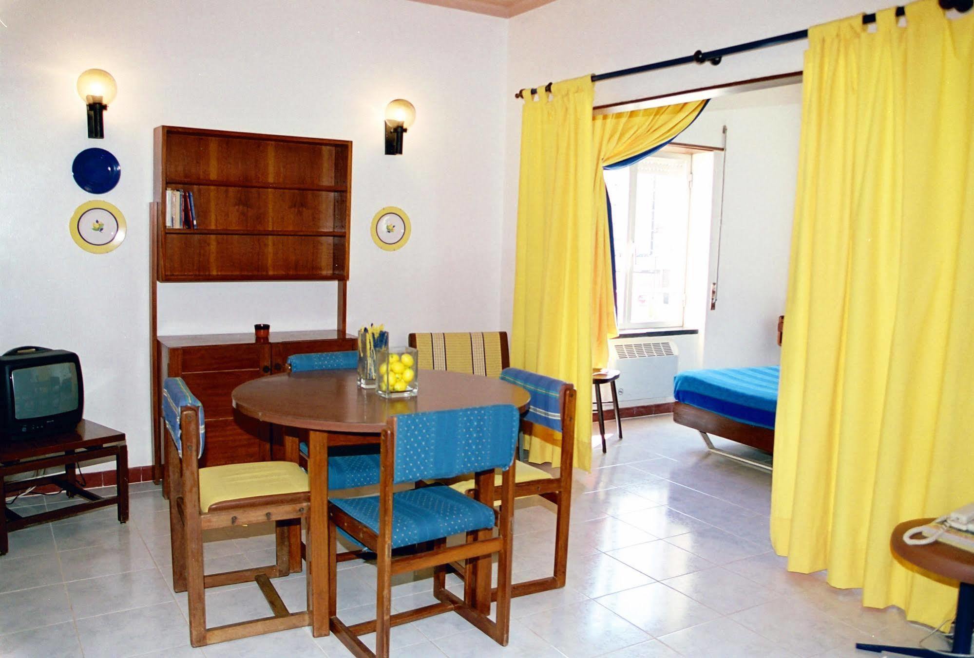 Hotel Apartamento Iate Portimão Exteriör bild